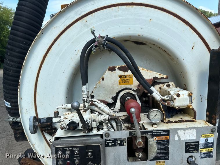 image for item EB2900 1999 International 2674 vacuum truck