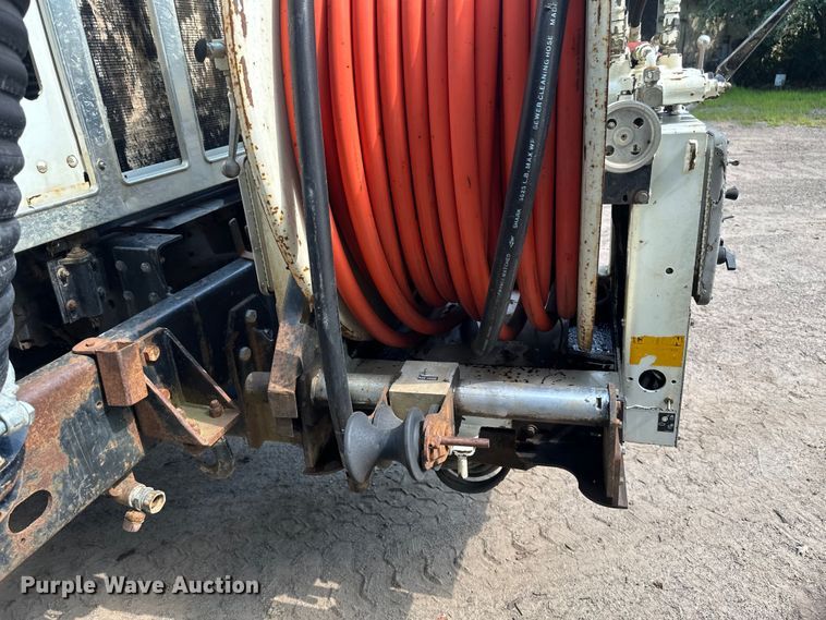 image for item EB2900 1999 International 2674 vacuum truck