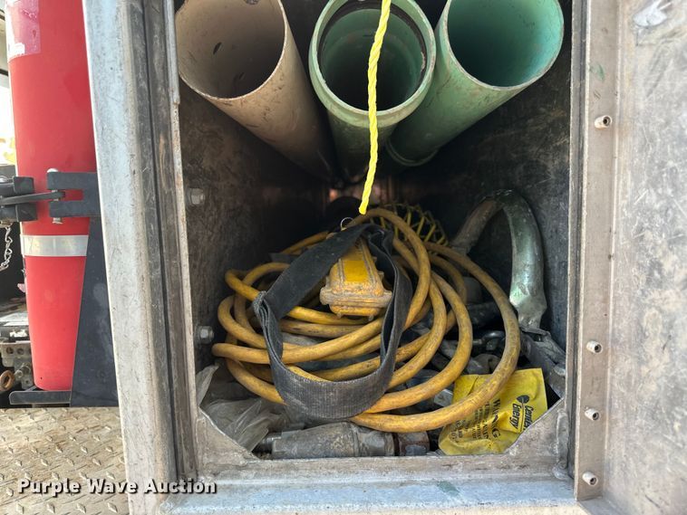 image for item EB2900 1999 International 2674 vacuum truck