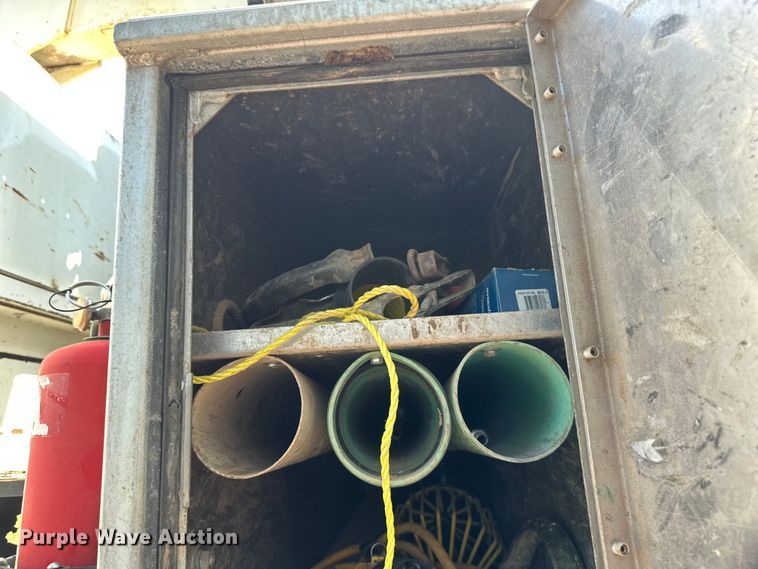 image for item EB2900 1999 International 2674 vacuum truck