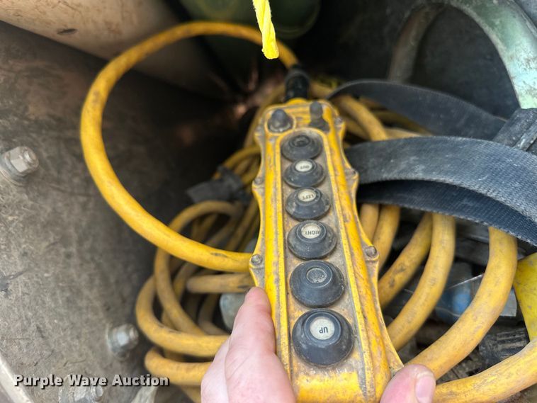 image for item EB2900 1999 International 2674 vacuum truck