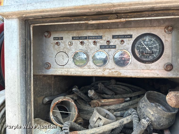 image for item EB2900 1999 International 2674 vacuum truck