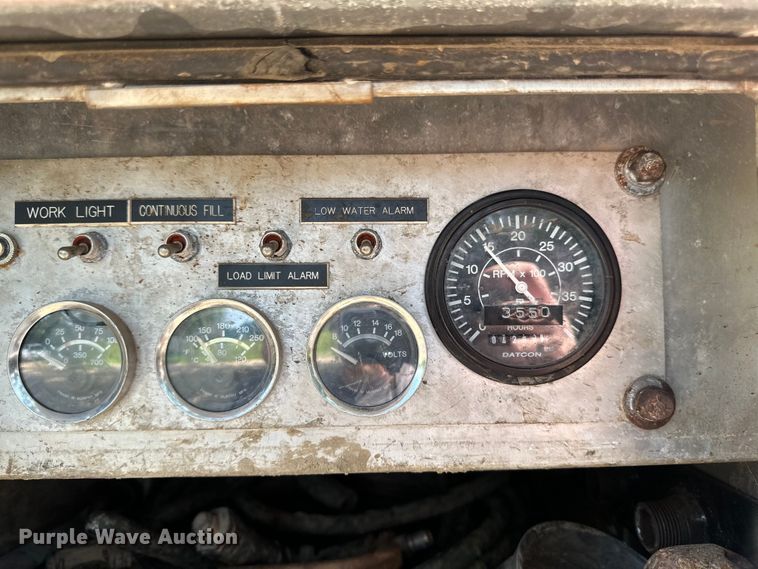 image for item EB2900 1999 International 2674 vacuum truck