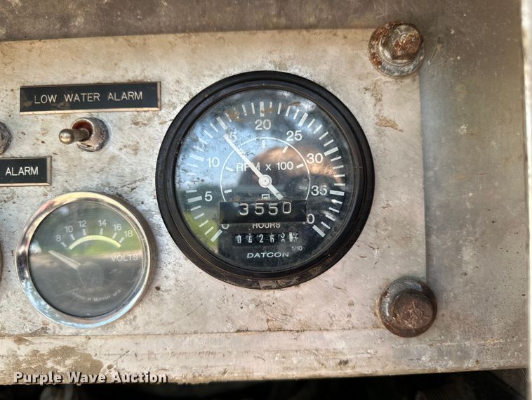 image for item EB2900 1999 International 2674 vacuum truck