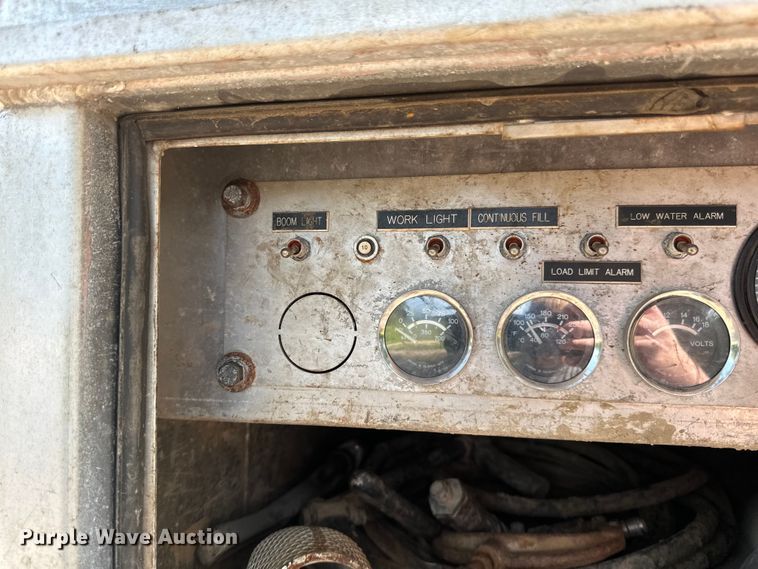 image for item EB2900 1999 International 2674 vacuum truck