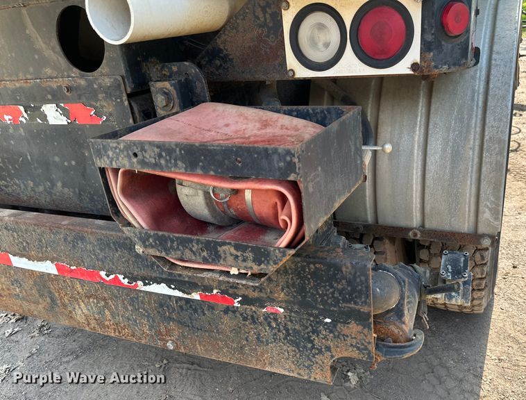 image for item EB2900 1999 International 2674 vacuum truck