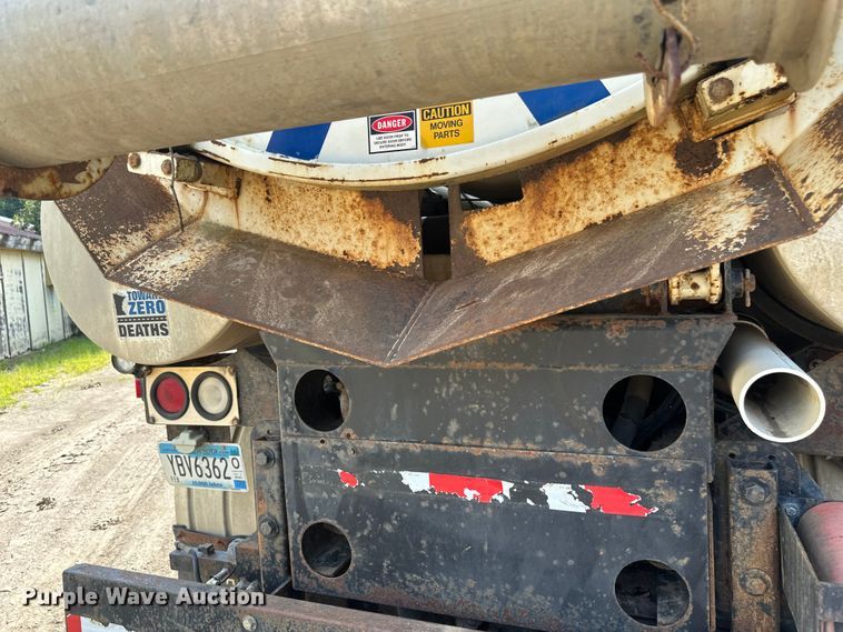 image for item EB2900 1999 International 2674 vacuum truck