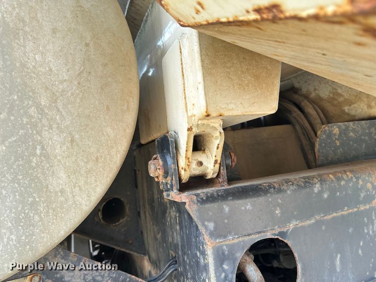 image for item EB2900 1999 International 2674 vacuum truck