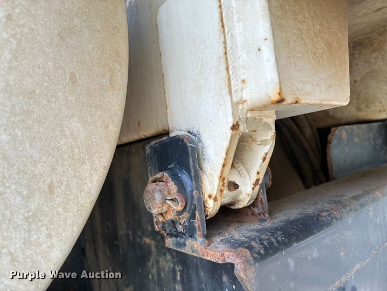 image for item EB2900 1999 International 2674 vacuum truck