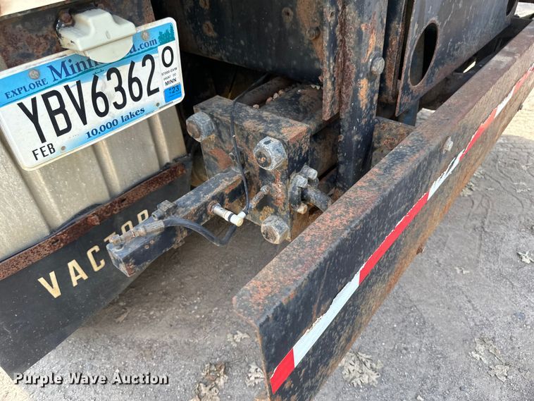 image for item EB2900 1999 International 2674 vacuum truck