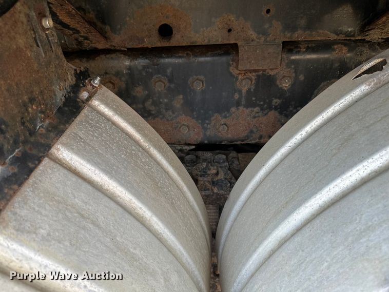 image for item EB2900 1999 International 2674 vacuum truck