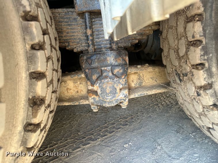 image for item EB2900 1999 International 2674 vacuum truck