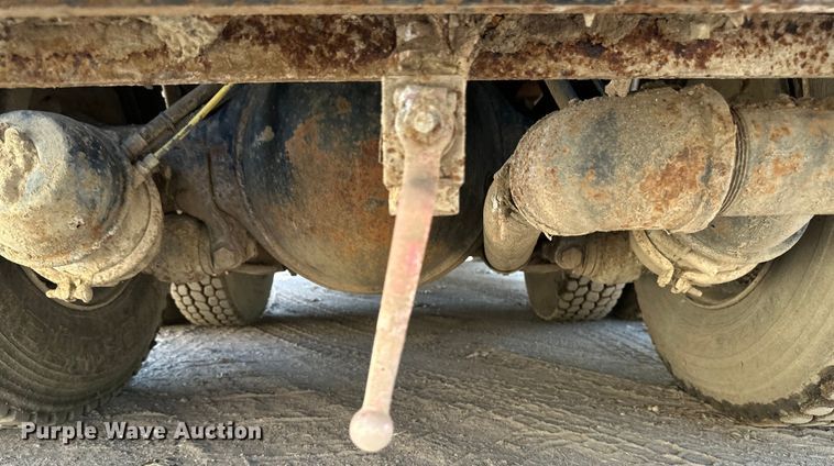 image for item EB2900 1999 International 2674 vacuum truck