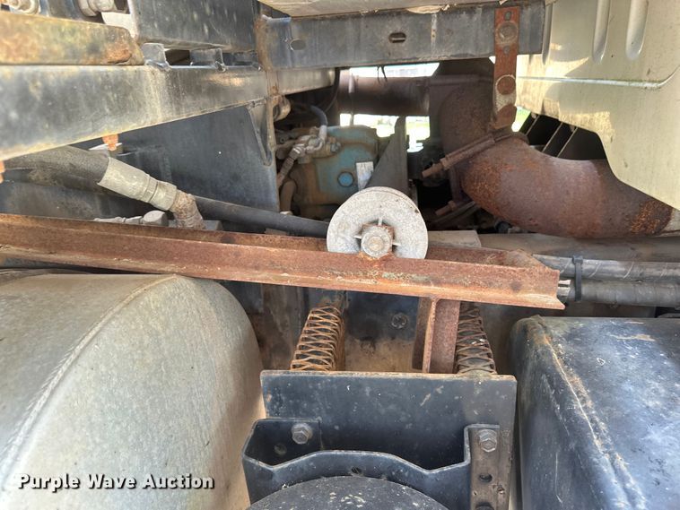 image for item EB2900 1999 International 2674 vacuum truck