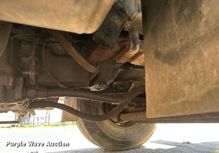 image for item EB2900 1999 International 2674 vacuum truck