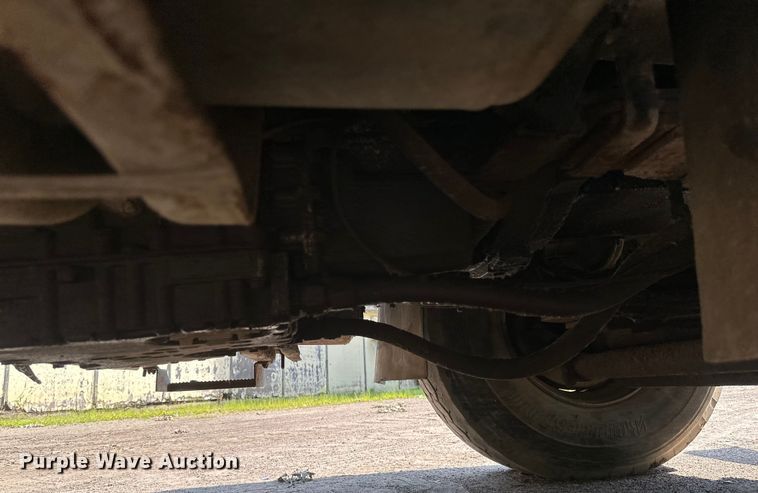 image for item EB2900 1999 International 2674 vacuum truck