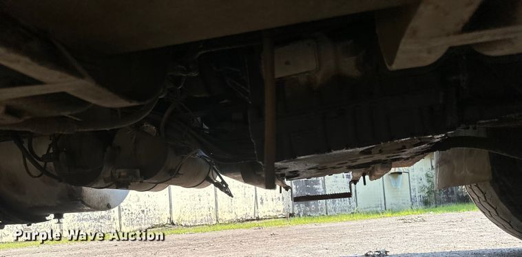 image for item EB2900 1999 International 2674 vacuum truck