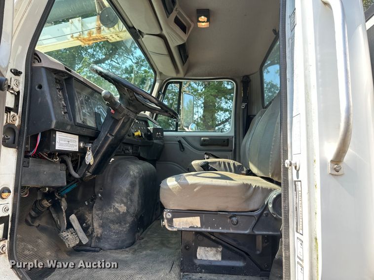 image for item EB2900 1999 International 2674 vacuum truck