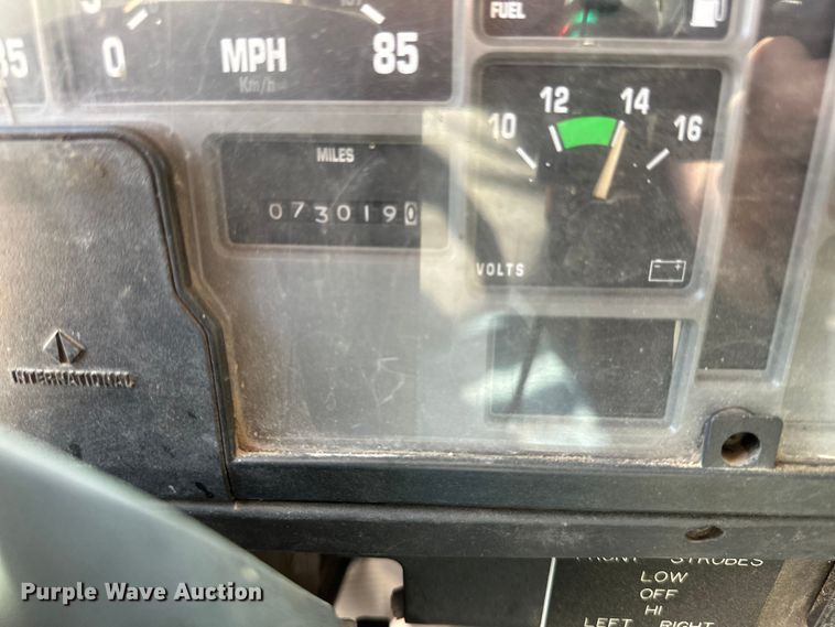 image for item EB2900 1999 International 2674 vacuum truck