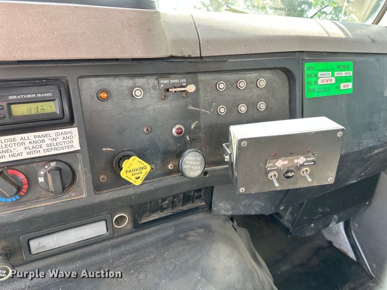 image for item EB2900 1999 International 2674 vacuum truck