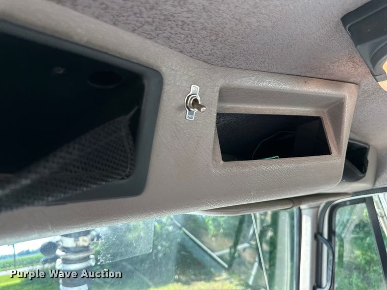 image for item EB2900 1999 International 2674 vacuum truck