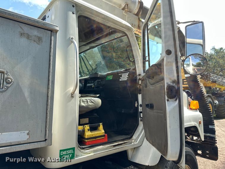 image for item EB2900 1999 International 2674 vacuum truck