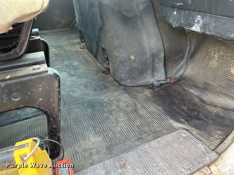 image for item EB2900 1999 International 2674 vacuum truck