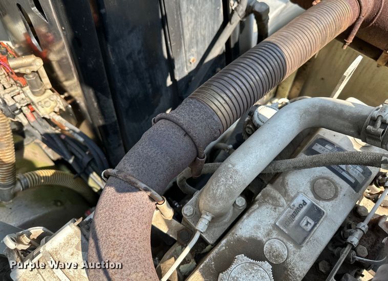 image for item EB2900 1999 International 2674 vacuum truck