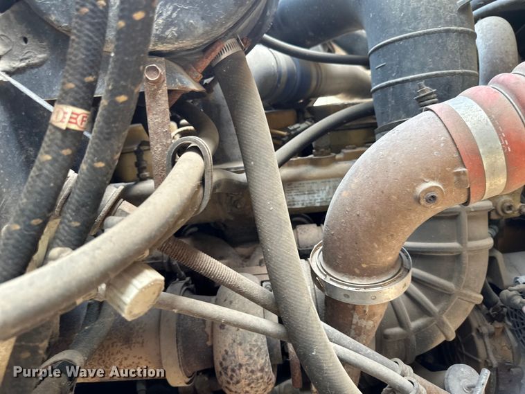 image for item EB2900 1999 International 2674 vacuum truck