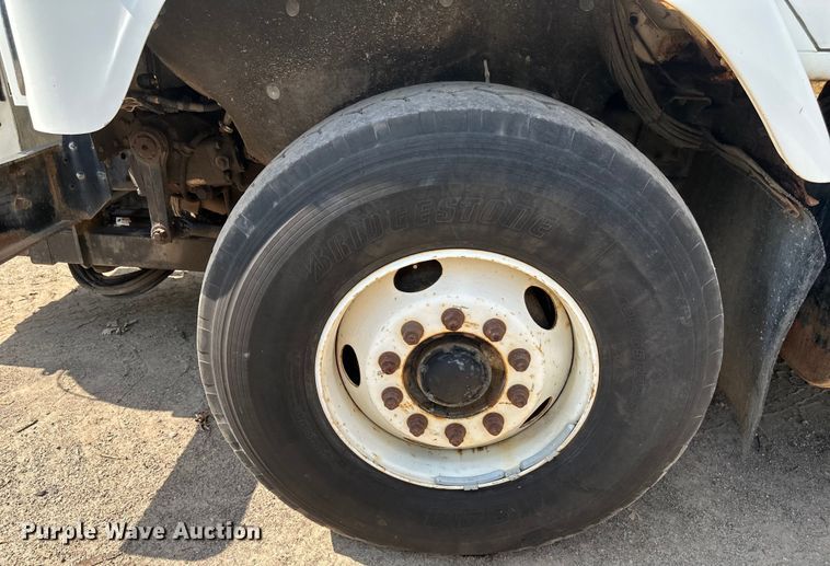 image for item EB2900 1999 International 2674 vacuum truck