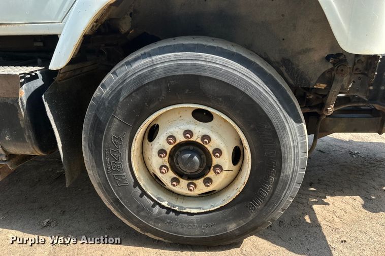 image for item EB2900 1999 International 2674 vacuum truck