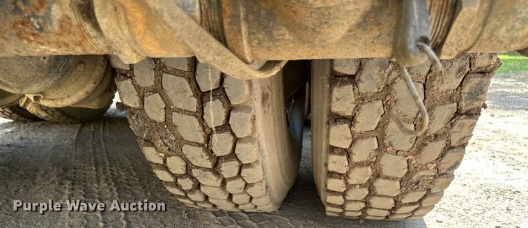 image for item EB2900 1999 International 2674 vacuum truck