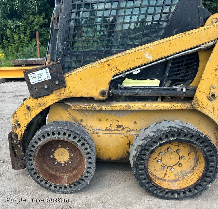 image for item EB2910 2012 Caterpillar 226B3 skid steer loader