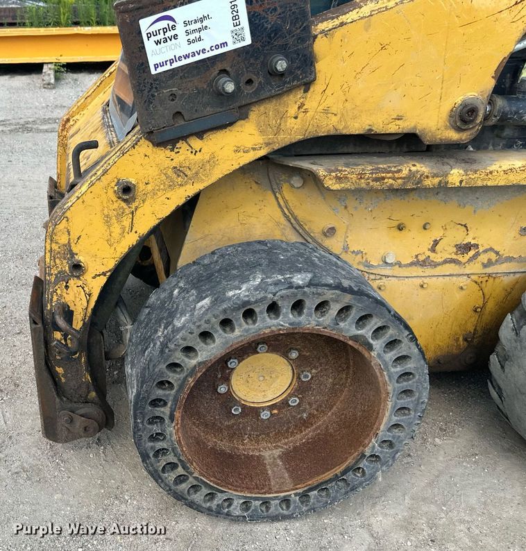 image for item EB2910 2012 Caterpillar 226B3 skid steer loader