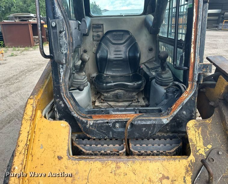 image for item EB2910 2012 Caterpillar 226B3 skid steer loader