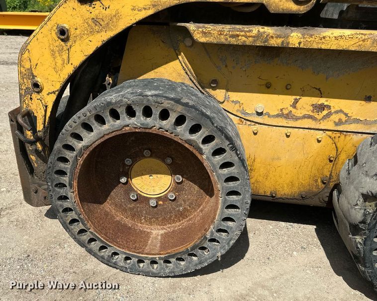 image for item EB2910 2012 Caterpillar 226B3 skid steer loader