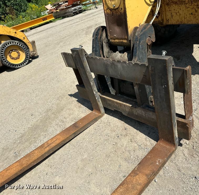 image for item EB2912 2005 Caterpillar TH580B telehandler