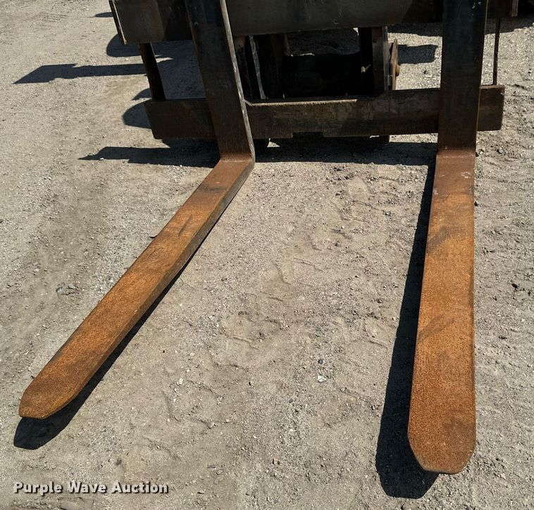 image for item EB2912 2005 Caterpillar TH580B telehandler