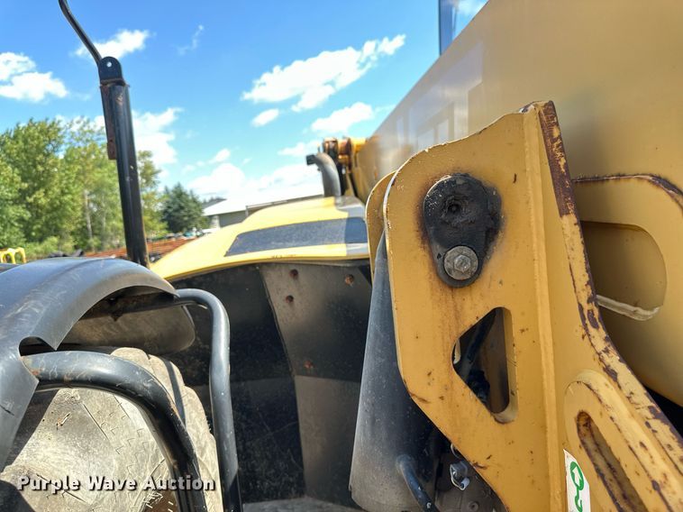 image for item EB2912 2005 Caterpillar TH580B telehandler