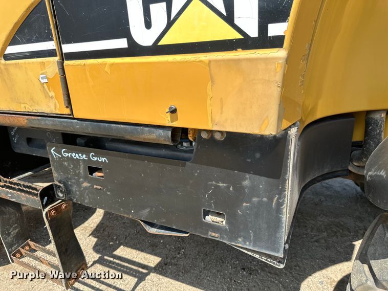 image for item EB2912 2005 Caterpillar TH580B telehandler