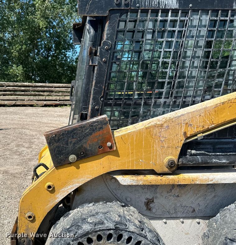 image for item EB2913 2012 Caterpillar 226B3 skid steer loader