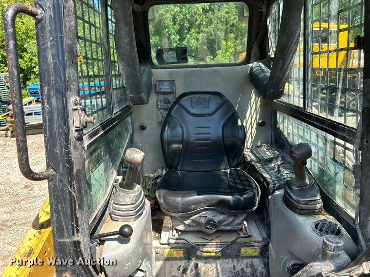 image for item EB2913 2012 Caterpillar 226B3 skid steer loader