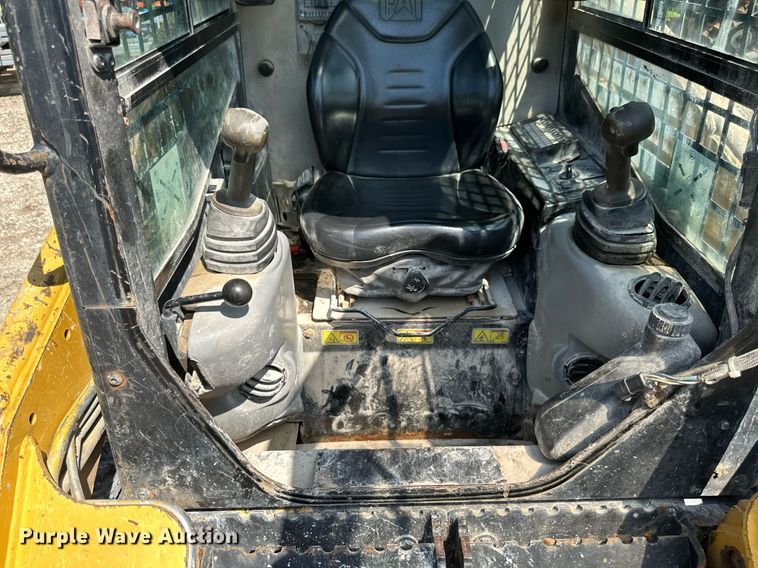 image for item EB2913 2012 Caterpillar 226B3 skid steer loader