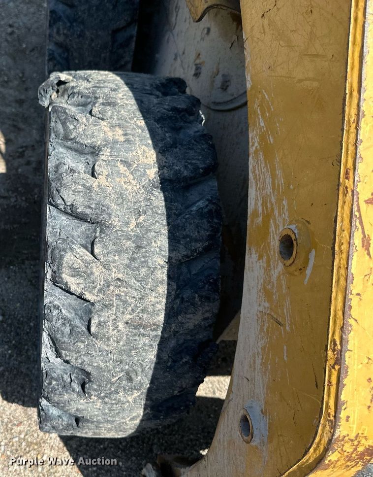 image for item EB2913 2012 Caterpillar 226B3 skid steer loader