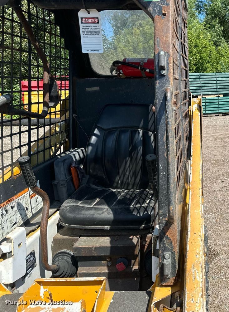 image for item EB2916 2007 Bobcat 463 skid steer loader