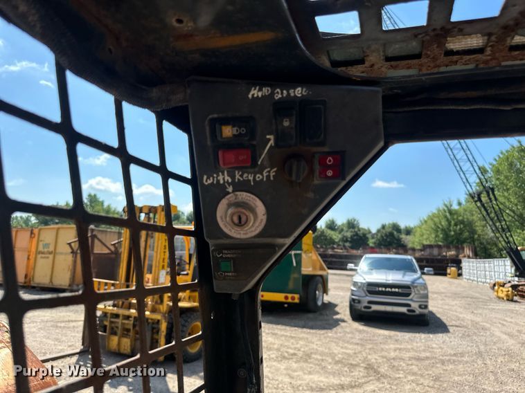 image for item EB2916 2007 Bobcat 463 skid steer loader