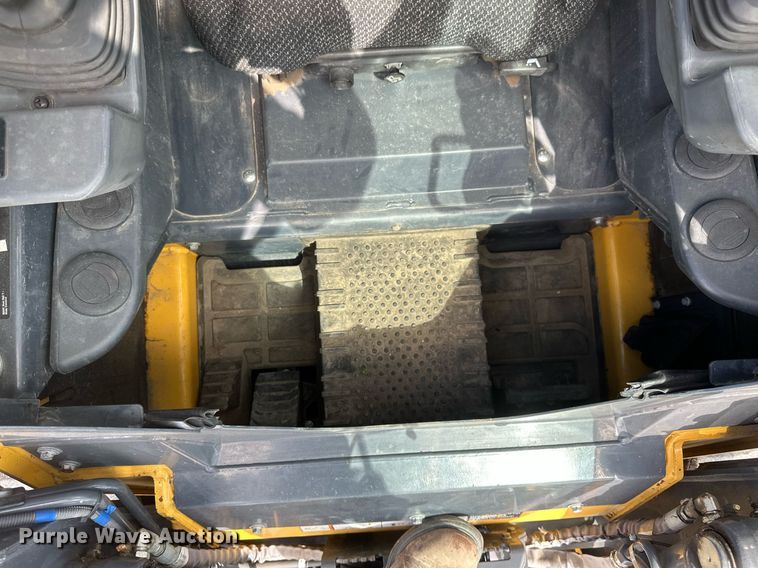 image for item EB2940 2019 John Deere 317G tracked skid steer loader