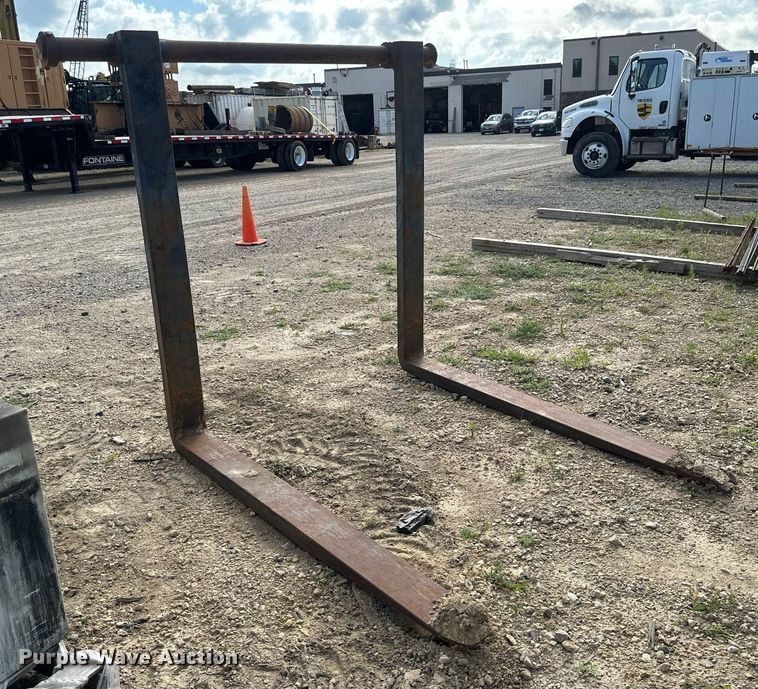 image for item EB2942 Wheel loader forks