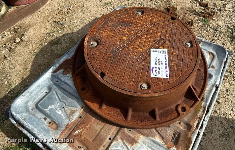 image for item EB2944 Neenah foundry man hole cover