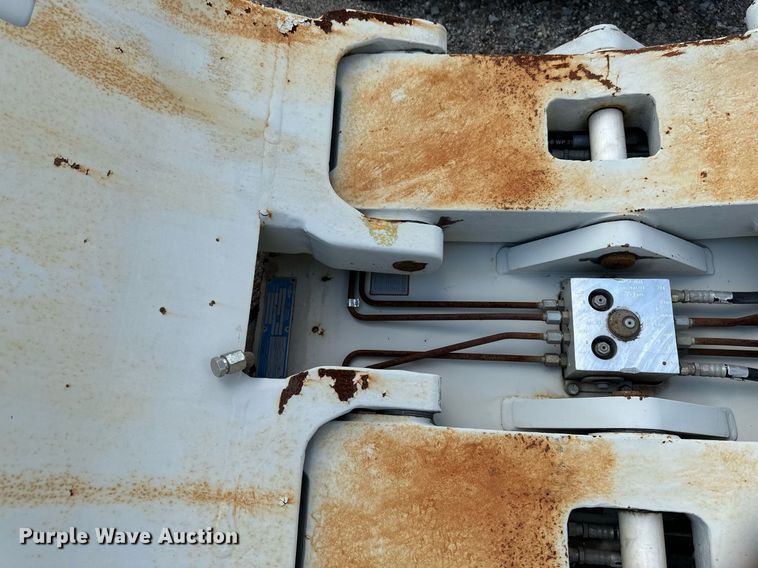 image for item EB2962 Cascade forklift clamp